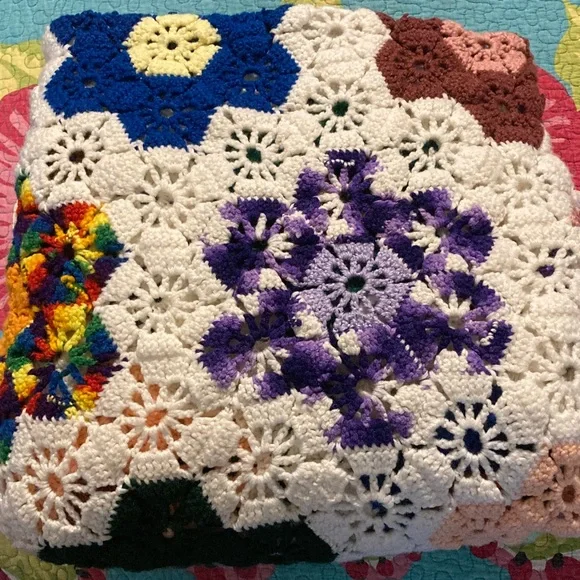 VTG Floral Crochet Blanket - Multicolor - Picture 7 of 7